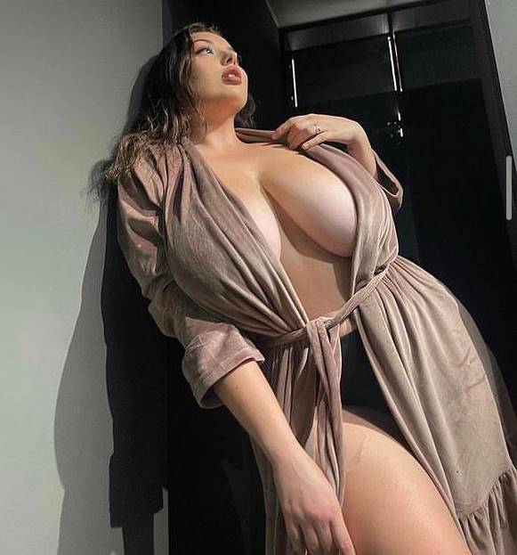 Halkalı Escort Bayan Gül İle Mutluluğun Anahtarı